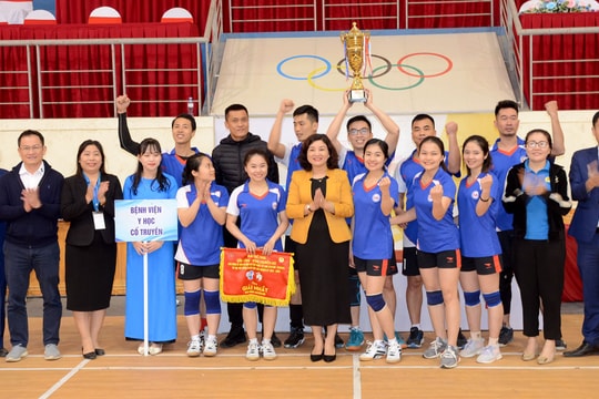 Bế mạc giải thể thao chào mừng ngày Thầy thuốc Việt Nam