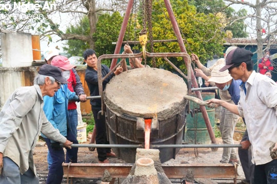 Ngôi chùa ở Nam Đàn tổ chức đúc đại hồng chung nặng 1 tấn