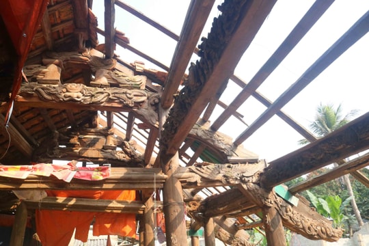 'Sốc' ngôi đình cổ với điêu khắc tuyệt đẹp đang trở thành phế tích 