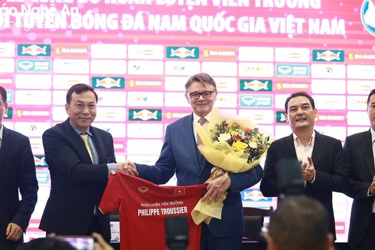 Huấn luyện viên trưởng Đội tuyển Việt Nam ra mắt, đặt mục tiêu hướng tới World Cup 2026