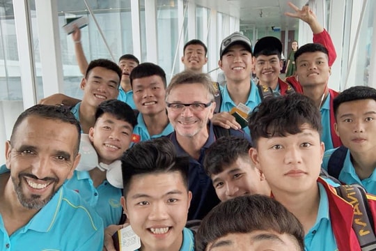 Được 'triệu hồi' vào U22, tiền vệ Sông Lam Nghệ An kể về cách huấn luyện của thầy Troussier