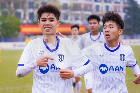 Phó Tổng Giám đốc Câu lạc bộ Sông Lam Nghệ An gửi gắm gì đến các cầu thủ U17 SLNA?