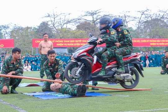 Mãn nhãn với màn biểu diễn võ thuật của lực lượng vũ trang Nghệ An