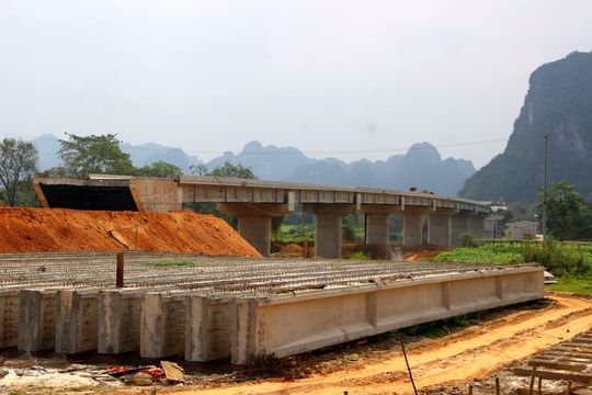 Cầu Thanh Nam (Con Cuông) thi công chậm vì vướng giải phóng mặt bằng
