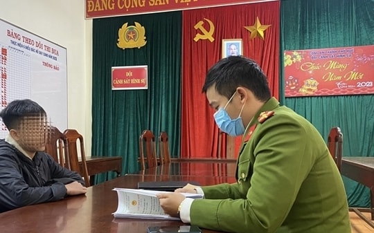 Đột nhập 7 trường học để 'chôm' heo đất