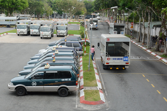 Phí học lái xe ô tô tại các trung tâm đồng loạt gia tăng 