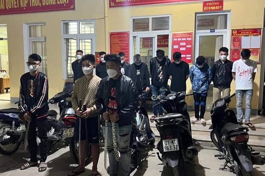 Nhóm thanh, thiếu niên điều khiển xe máy mang theo hung khí trên địa bàn TP.Vinh