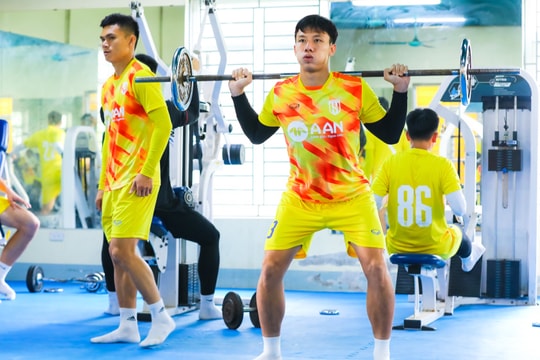 Quãng nghỉ V.League, Quế Ngọc Hải cùng đồng đội tại Sông Lam Nghệ An rèn thể lực