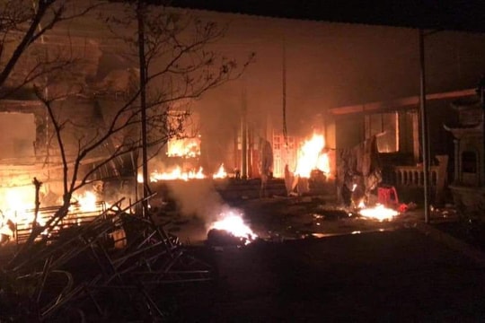 Cơ sở cho thuê rạp cưới ở Thanh Chương bất ngờ bốc cháy trong đêm