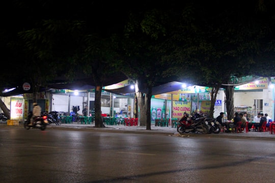 Công an tăng cường xử phạt nồng độ cồn, nhiều quán nhậu ở thành Vinh vắng hoe 