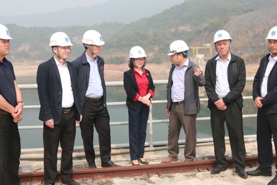 Đoàn ĐBQH tỉnh giám sát việc thực hiện chính sách, pháp luật về phát triển năng lượng tại Quế Phong