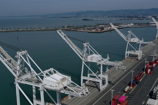 Mỹ nghi Trung Quốc sử dụng cần cẩu khổng lồ để do thám 