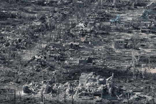 Quân Nga và Ukraine cận chiến, thị trấn ở Donetsk bị san phẳng