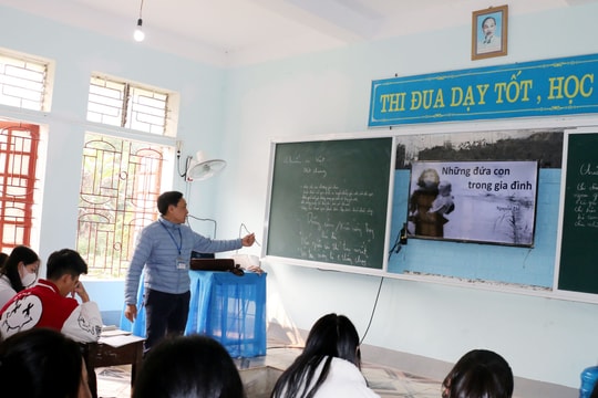 Sỹ tử lớp 12 'tăng tốc' cho nhiều kỳ thi cuối cấp