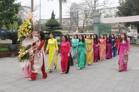 Văn phòng Đoàn đại biểu Quốc hội và HĐND tỉnh dâng hương tưởng niệm đồng chí Nguyễn Thị Minh Khai