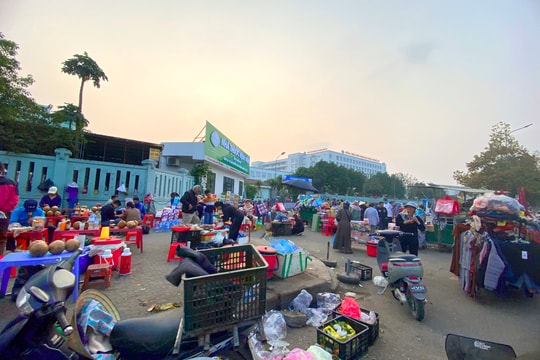 Chưa xử lý triệt để tình trạng mất trật tự đô thị trước các bệnh viện ở TP.Vinh