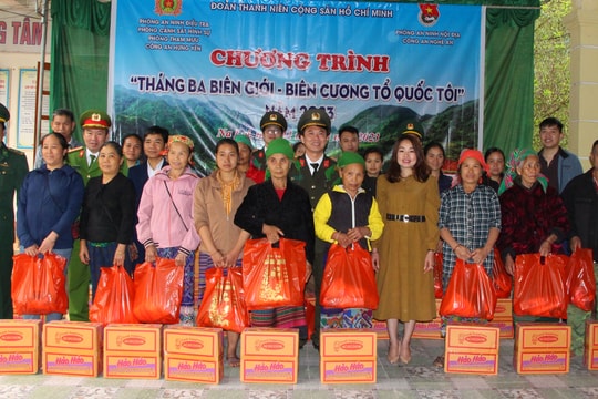 Đoàn Thanh niên Công an Nghệ An và Hưng Yên trao hàng trăm suất quà tại huyện Kỳ Sơn