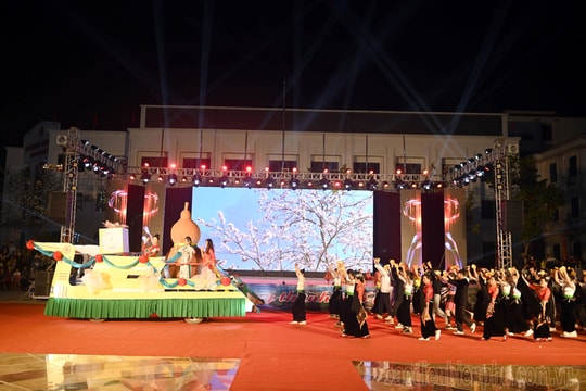 Điện Biên khai hội Hoa Ban