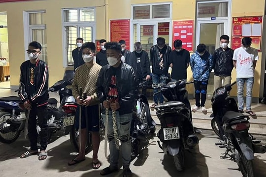 Báo động tình trạng học sinh chưa đủ tuổi vẫn sử dụng xe máy trên 50cm3, lạng lách, đánh võng