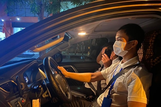 Dịch vụ lái xe hộ nở rộ sau chiến dịch kiểm tra nồng độ cồn ở Nghệ An