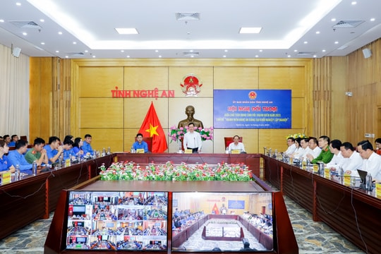 Thẳng thắn, trách nhiệm với nhiều vấn đề nêu ra trong cuộc đối thoại giữa Chủ tịch UBND tỉnh Nguyễn Đức Trung với thanh niên Nghệ An