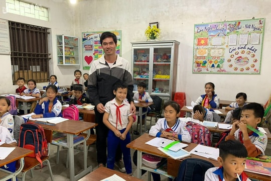Thầy giáo trường làng nhiệt tâm với thiện nguyện