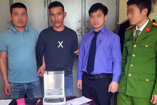 Bắt đối tượng mang theo hung khí, tàng trữ 1.300 viên ma tuý tổng hợp