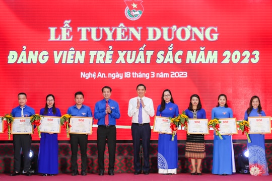 Nghệ An tuyên dương 16 đảng viên trẻ xuất sắc và 13 cán bộ đoàn đạt giải thưởng Lý Tự Trọng cấp tỉnh