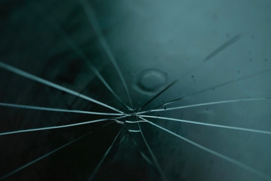 Nên sửa hay thay mới khi kính chắn gió xuất hiện vết nứt?