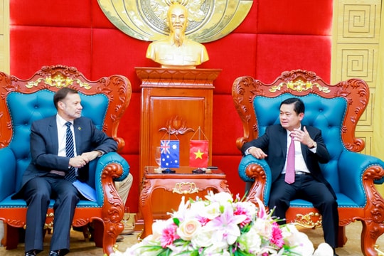 Bí thư Tỉnh ủy Nghệ An tiếp xã giao Đại sứ Australia tại Việt Nam