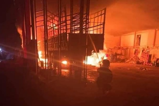 Cháy gara ô tô trong đêm, thiệt hại hàng trăm triệu đồng