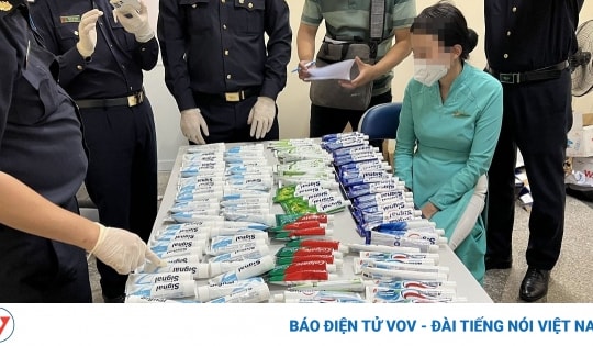 Khám xét nơi ở của 4 nữ tiếp viên hàng không mang hơn 11kg ma túy từ Pháp về Việt Nam