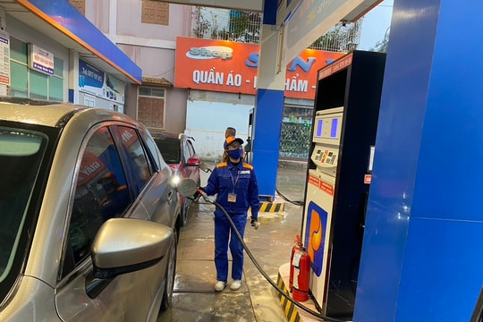 Cửa hàng xăng dầu phấn khởi khi chiết khấu xăng dầu tăng 