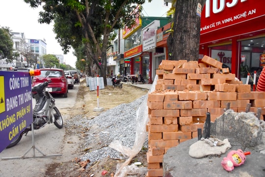 TP Vinh: Nâng cấp, sửa chữa đường, người dân buôn bán ế ẩm