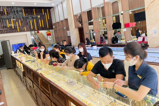 Giá liên tục biến động, thị trường vàng Nghệ An trầm lắng