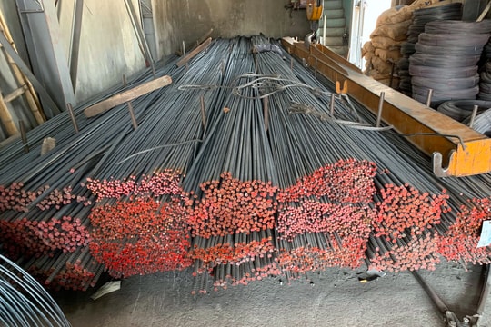 Giá thép xây dựng tiếp tục tăng, giá phân bón chạm đáy 