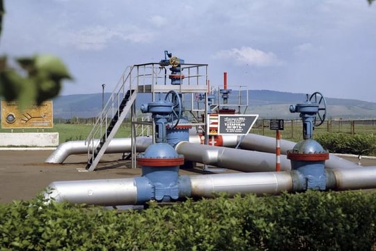 Ukraine quyết định tăng giá đối với quá cảnh dầu của Nga