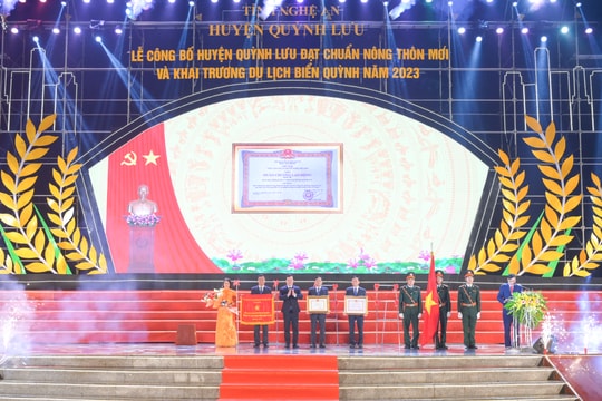 Huyện Quỳnh Lưu công bố quyết định đạt chuẩn nông thôn mới và khai trương du lịch biển Quỳnh năm 2023