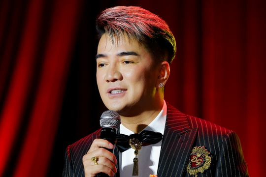 Đàm Vĩnh Hưng gây tranh cãi vì xưng 'vua' trong phim về cuộc đời mình