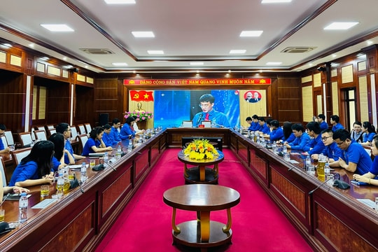 Xây dựng cán bộ, công chức trẻ Nghệ An với 4 tiêu chí 'khát vọng - trách nhiệm - bản lĩnh - tinh thông' 