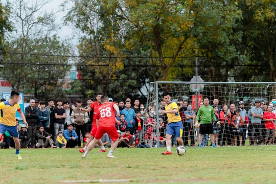 Văn Quyến, Trọng Hoàng và nhiều ngôi sao SLNA tham gia trận bóng quyên góp xây nhà cho người nghèo