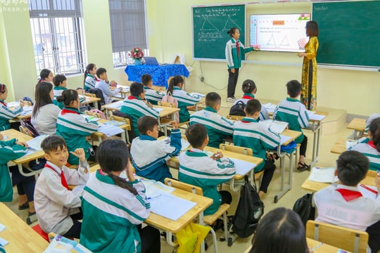 Nghệ An: Các trường tăng tốc luyện đề, phụ huynh nóng lòng chờ hướng dẫn xét tuyển vào lớp 10