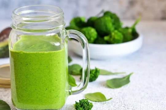 Các loại nước sinh tố ngăn cản lão hoá mắt