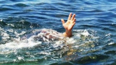 Phát hiện bé gái 2 tuổi đuối nước trong ao nhà 