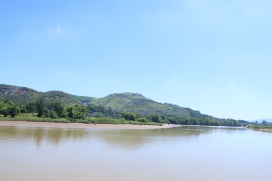 Dưới bóng Lam Thành