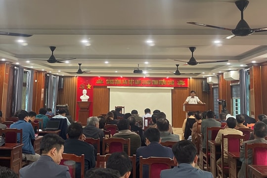 Lãnh đạo UBND thị xã Cửa Lò đối thoại với người dân về vấn đề xe điện 4 bánh