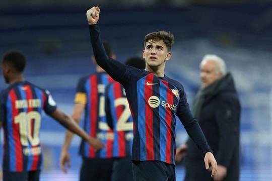 Gavi mất tư cách cầu thủ đội một Barca