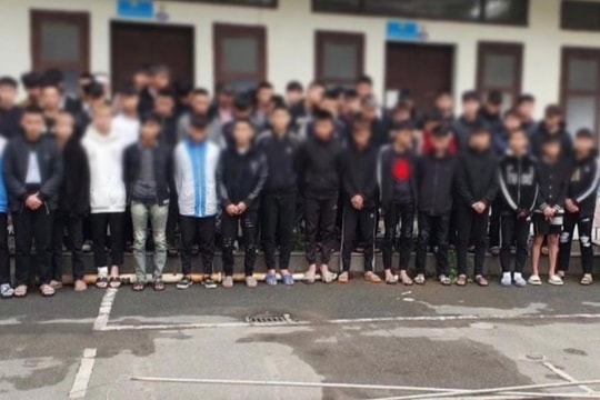 Gần 50 thanh, thiếu niên mang 'dao phóng lợn' xuống đường giải quyết mâu thuẫn