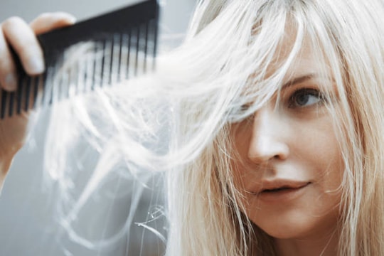 Những sai lầm khiến tóc gãy rụng, chẻ ngọn và cách khắc phục