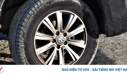 Cách kiểm tra áp suất lốp ô tô không dùng đồng hồ đo